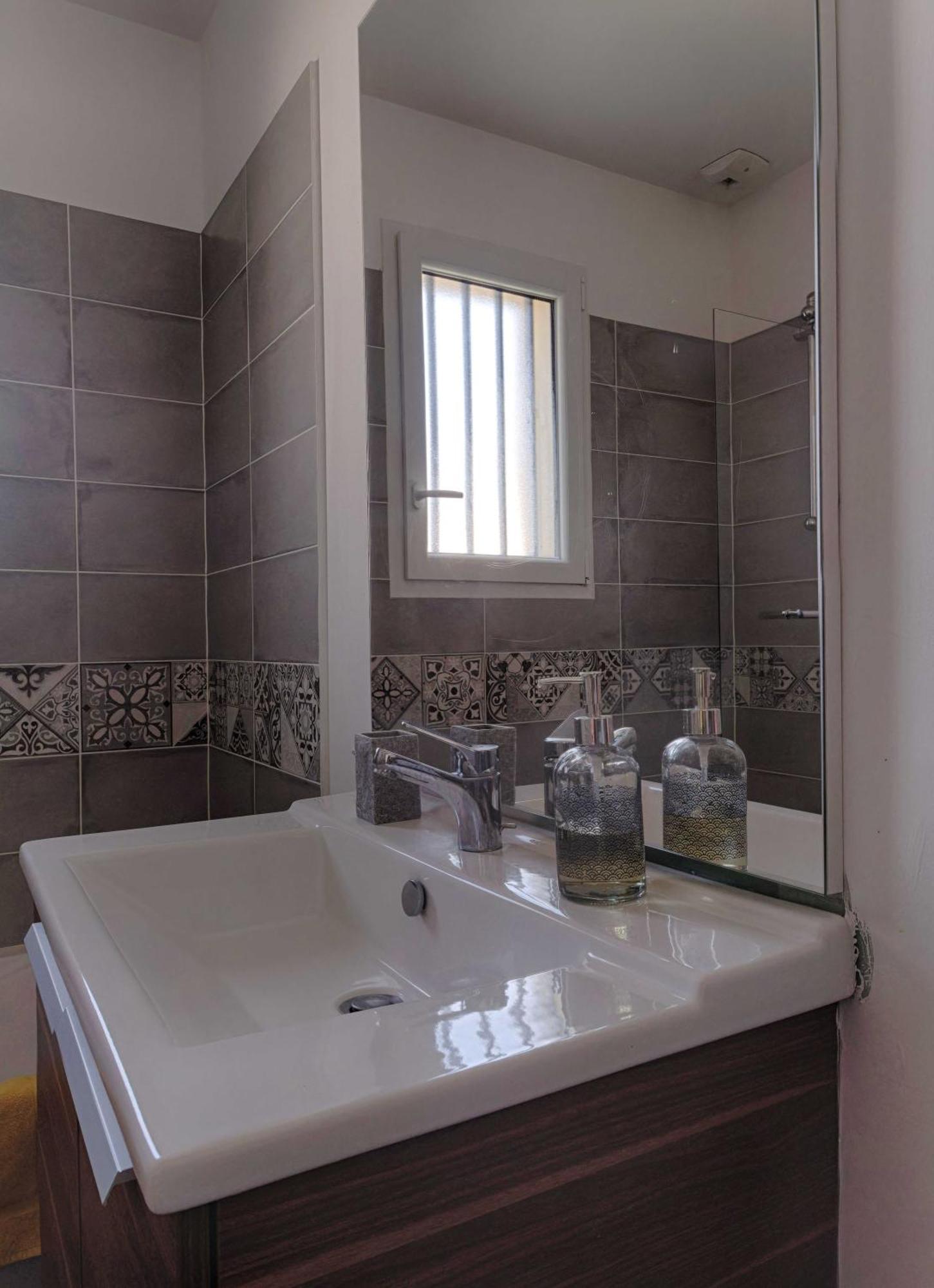 Le Logis D'Emeric Avec Paisible Jardin Clos&Arbore Loches Exterior foto